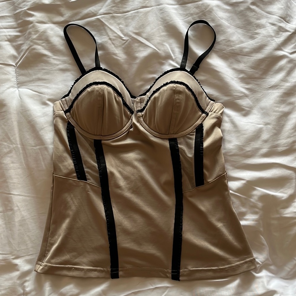 Sexy tan and black spaghetti strap with back zipper.